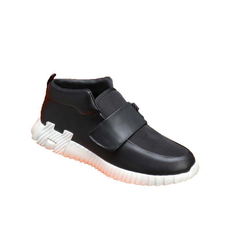 Damen Sportliche Slip-On Sneakers mit modernem Verschlussmechanismus R&B