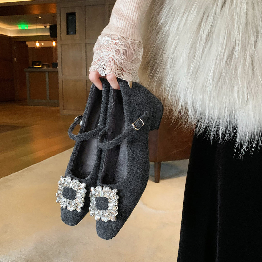 Damen Ballerina-Schuhe mit funkelnden Strassdetails und nostalgischem Riemenverschluss R&B