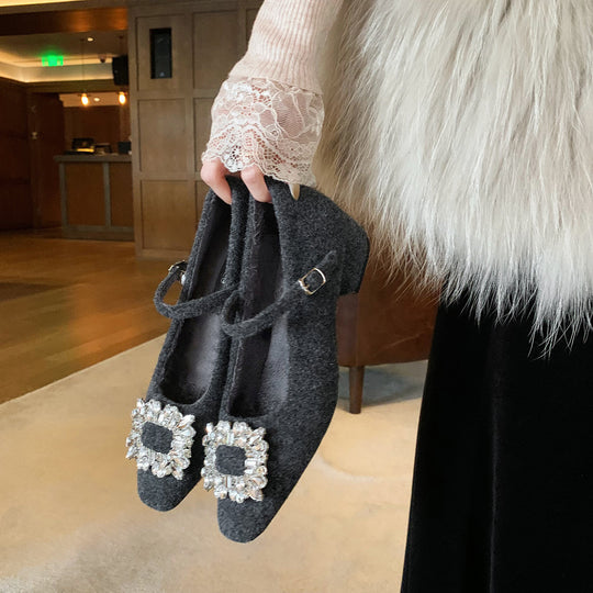 Damen Ballerina-Schuhe mit funkelnden Strassdetails und nostalgischem Riemenverschluss R&B