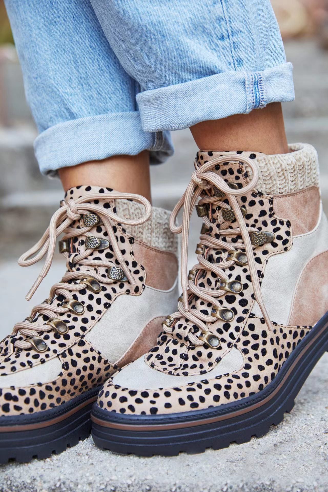 R&B | Stiefeletten mit Wildlederdetails Leopardenmuster