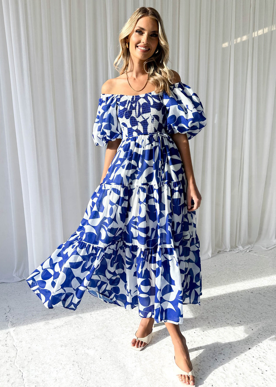 Damen Maxikleid mit schulterfreiem Schnitt und luftigen Puffärmeln R&B