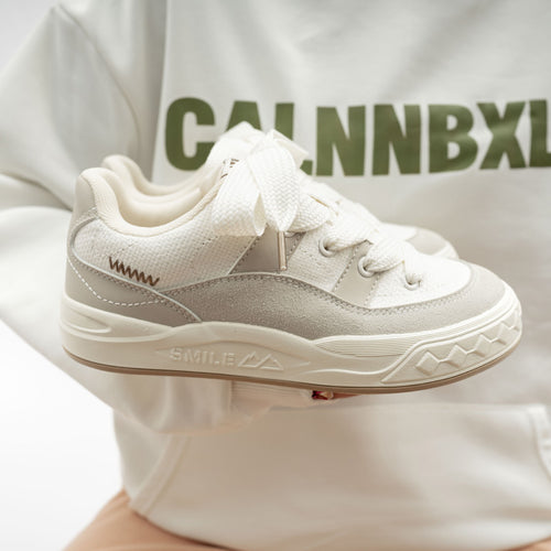 Damen Sportliche Sneakers mit innovativer Oberflächenstruktur und gepolsterter Sohle R&B