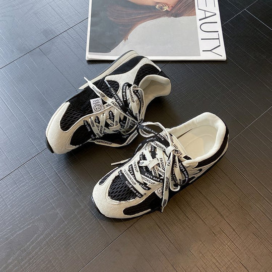 Damen Sneakers im lässigen Design mit innovativer Schnürtechnik und atmungsaktiver Oberflächenstruktur R&B