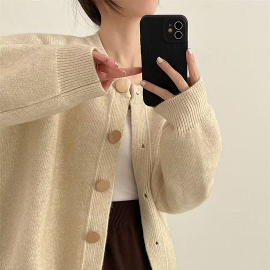 Damen Kuschelige Strickjacke mit großen Knöpfen und elegantem Design R&B