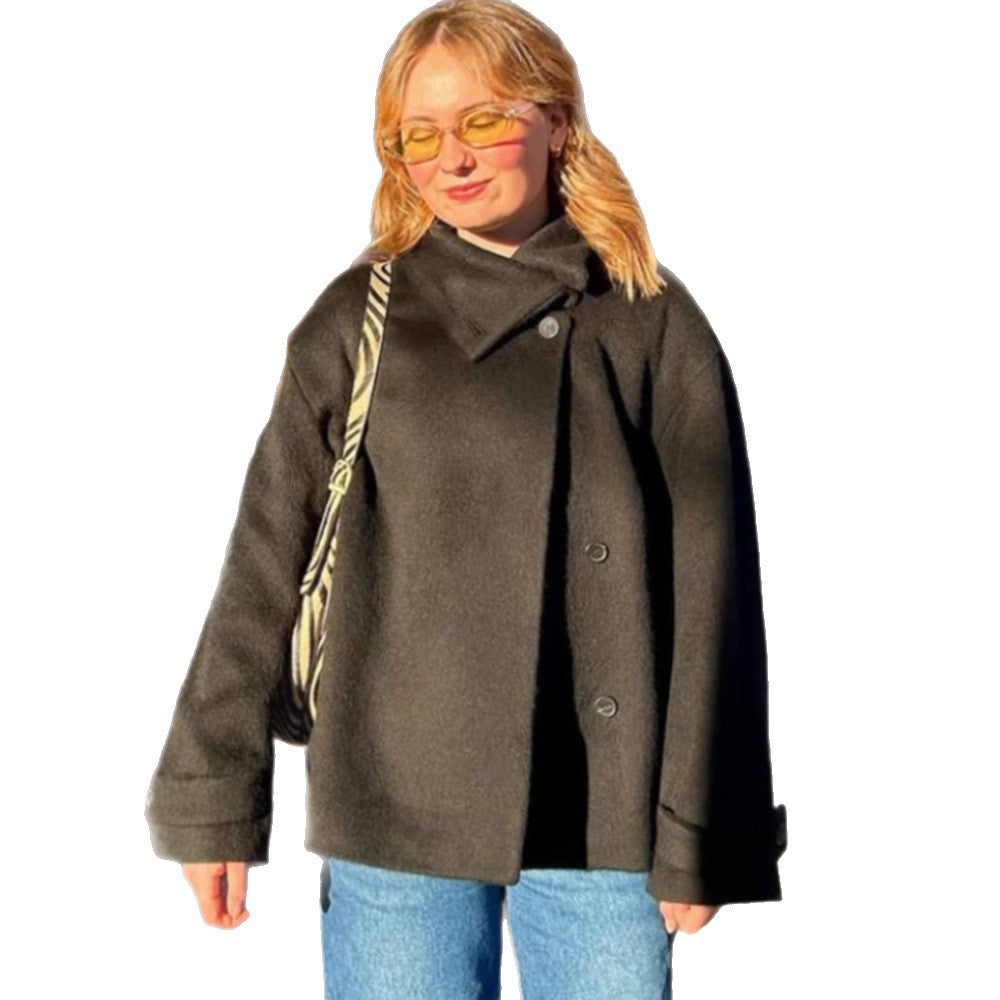 Damen cozy Wolljacke mit hohem Kragen und Knopfdetails R&B