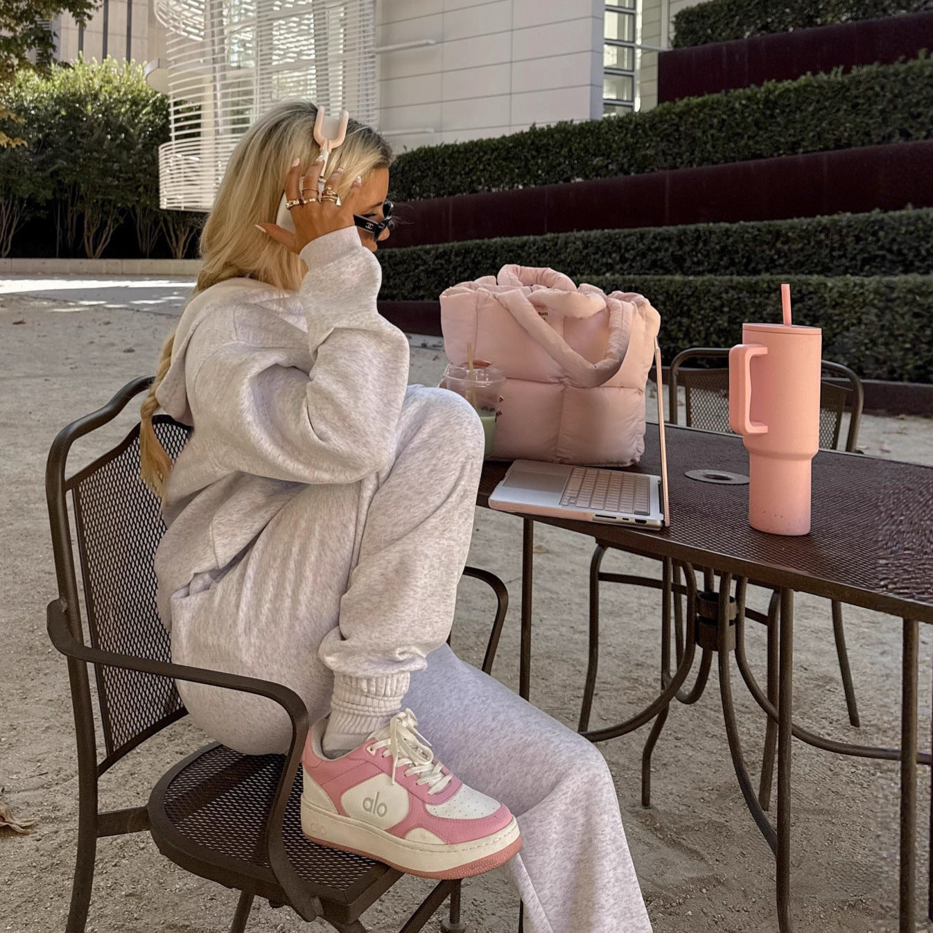 Damen Hoodie und Jogginghosen Set mit Kängurutasche R&B