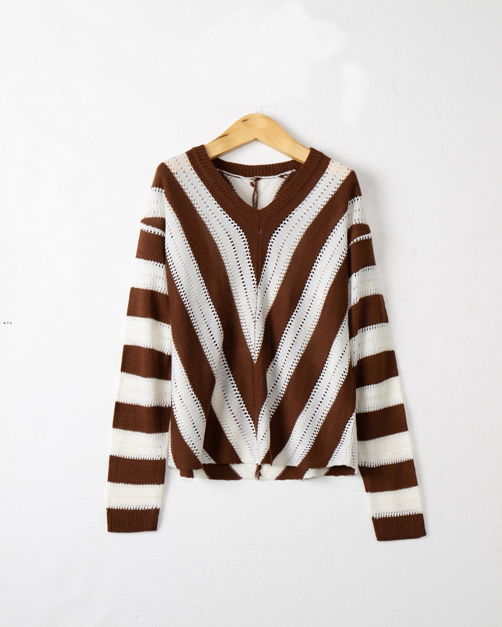 Damen V-Ausschnitt Strickpullover mit raffiniertem Streifenmuster R&B