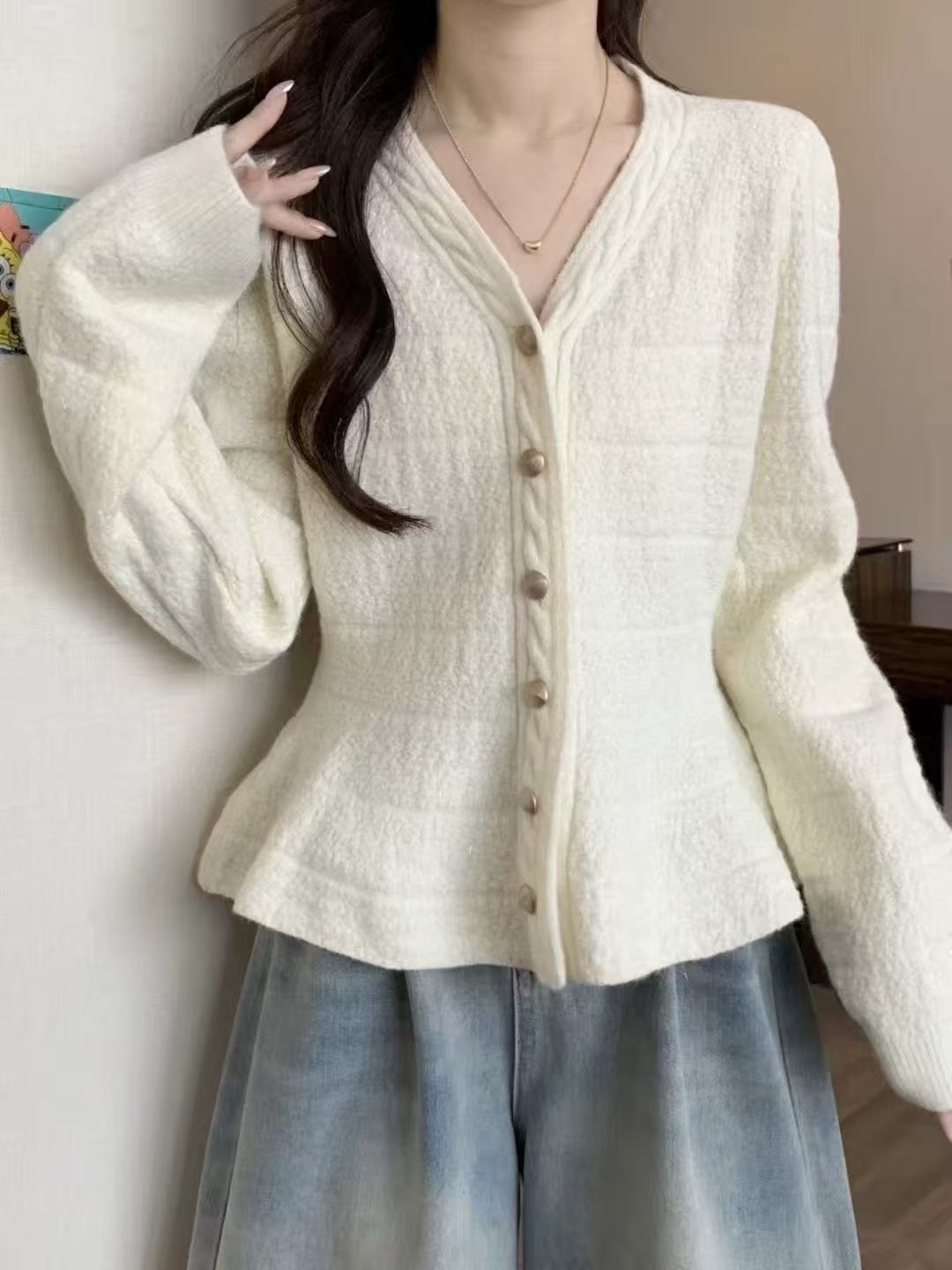 Damen elegante Strickjacke mit strukturiertem Design und femininen Puffärmeln R&B