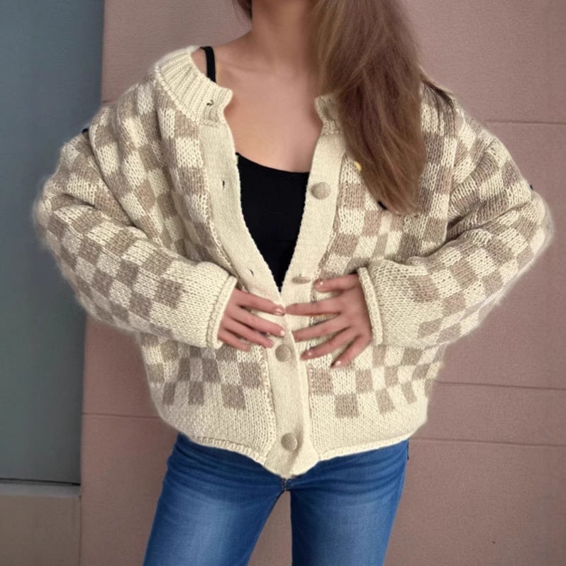 Damen Grobstrickjacke mit modernem Karomuster und praktischen Knopfdetails R&B