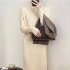 Damen Strickkleid mit hohem Kragen und Rippenstruktur