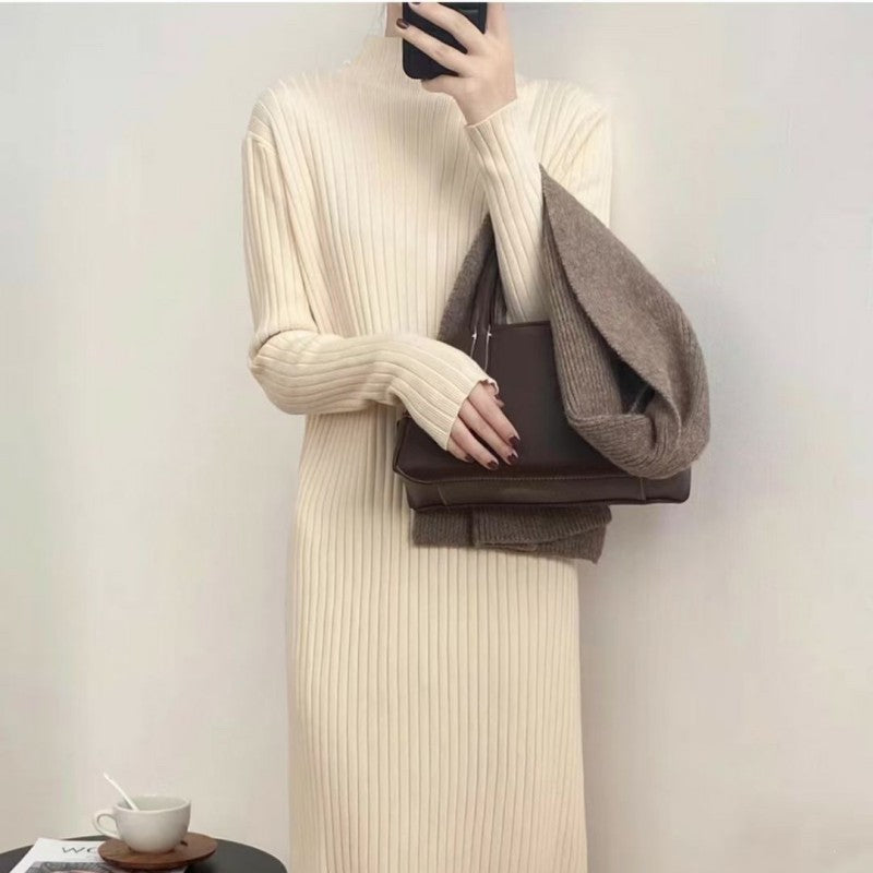 Damen Strickkleid mit hohem Kragen und Rippenstruktur