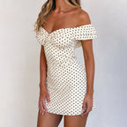 Damen Verspieltes Polka-Dot Cocktailkleid mit Schulterfreiem Design und Rüschendetails R&B
