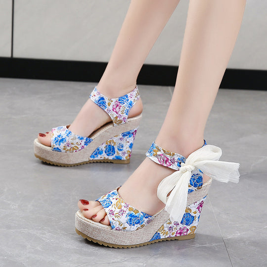 Damen Wedge-Sandaletten mit floralem Design und dekorativem Schleifendetail R&B
