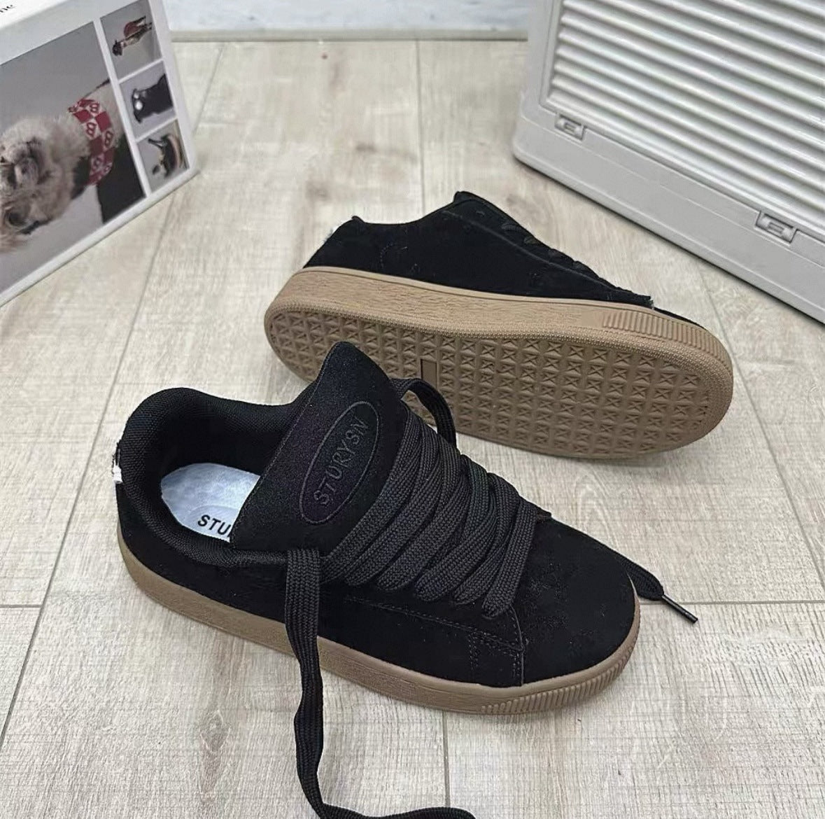 Damen Sneaker aus weichem Wildleder mit rutschfester Sohle