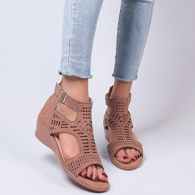 Damen Keil-Sandalen mit modischem Lochdesign und verstellbarem Riemen R&B