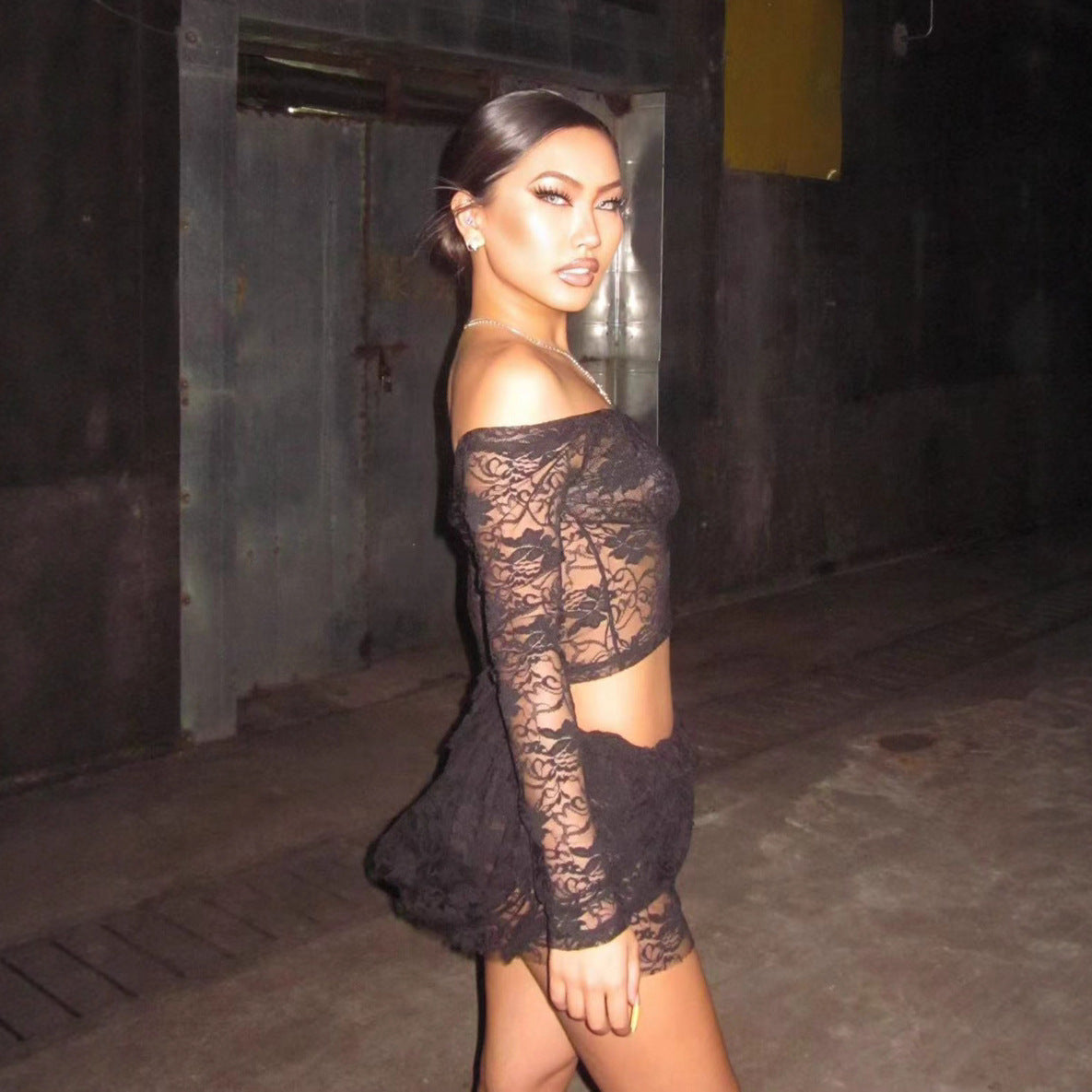 Damen Verspieltes Spitzenkleid mit transparenten Ärmeln und gestuftem Rock R&B