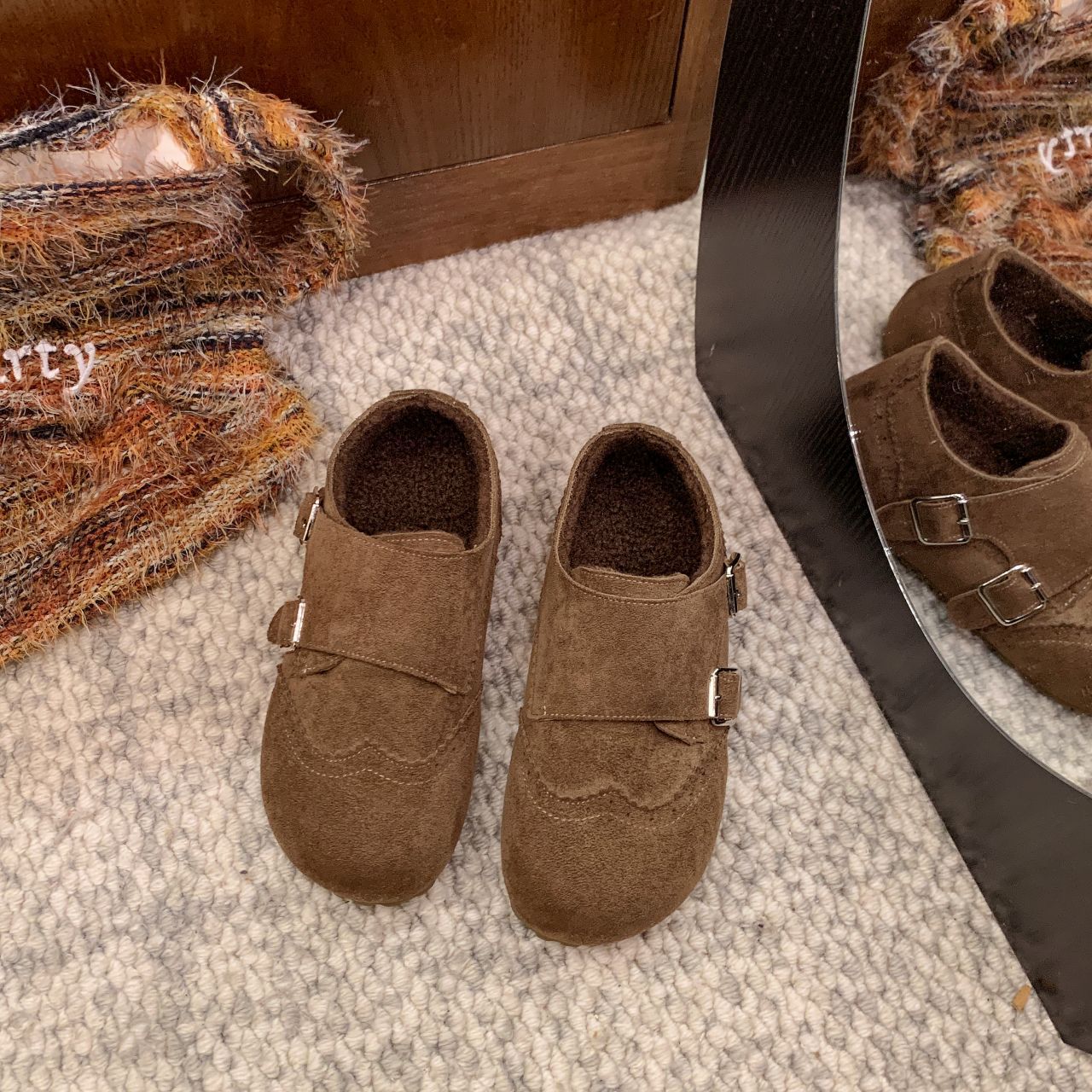 Damen komfortable Clogs aus weichem Wildleder mit modischem Schnallenverschluss R&B