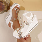 Damen Wedge-Sandaletten mit floralen Applikationen und transparentem Riemen R&B