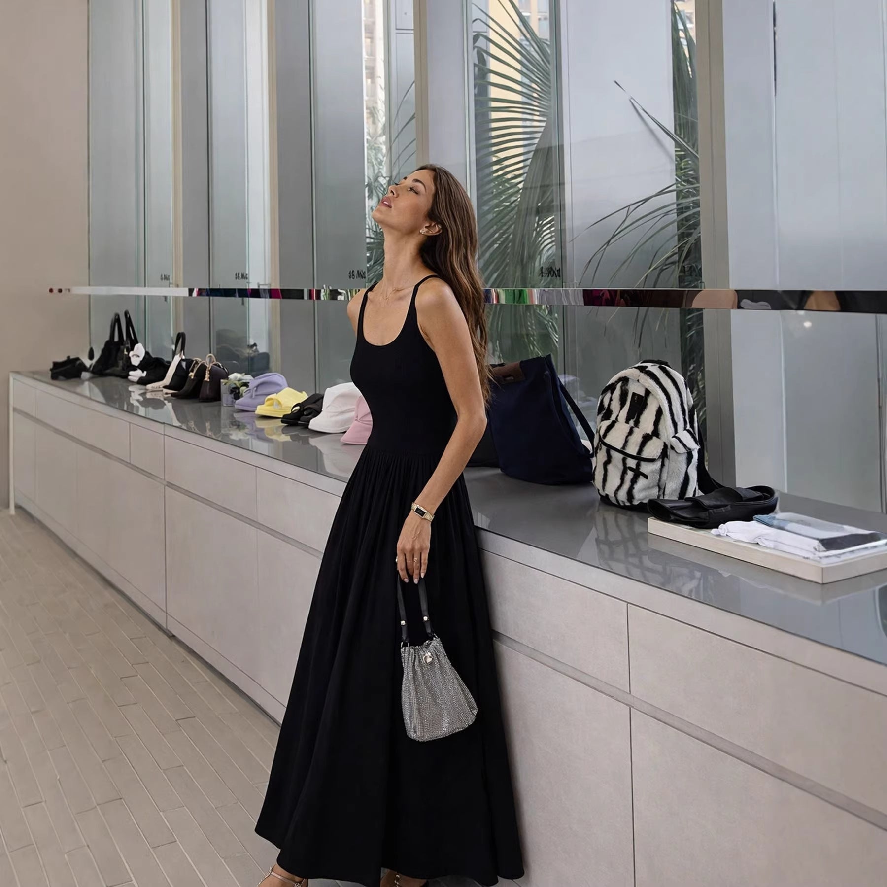 Damen Elegantes Maxikleid mit spaghetti Trägern und fließendem Rock R&B