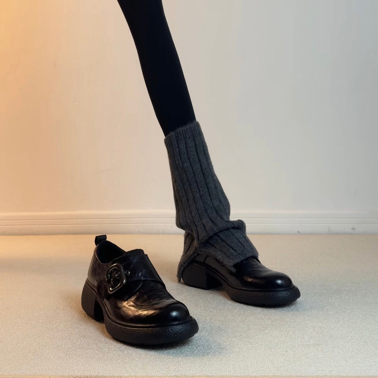 Damen Moderne Halbschuhe mit verstellbarem Riemen und bequemer Sohle R&B