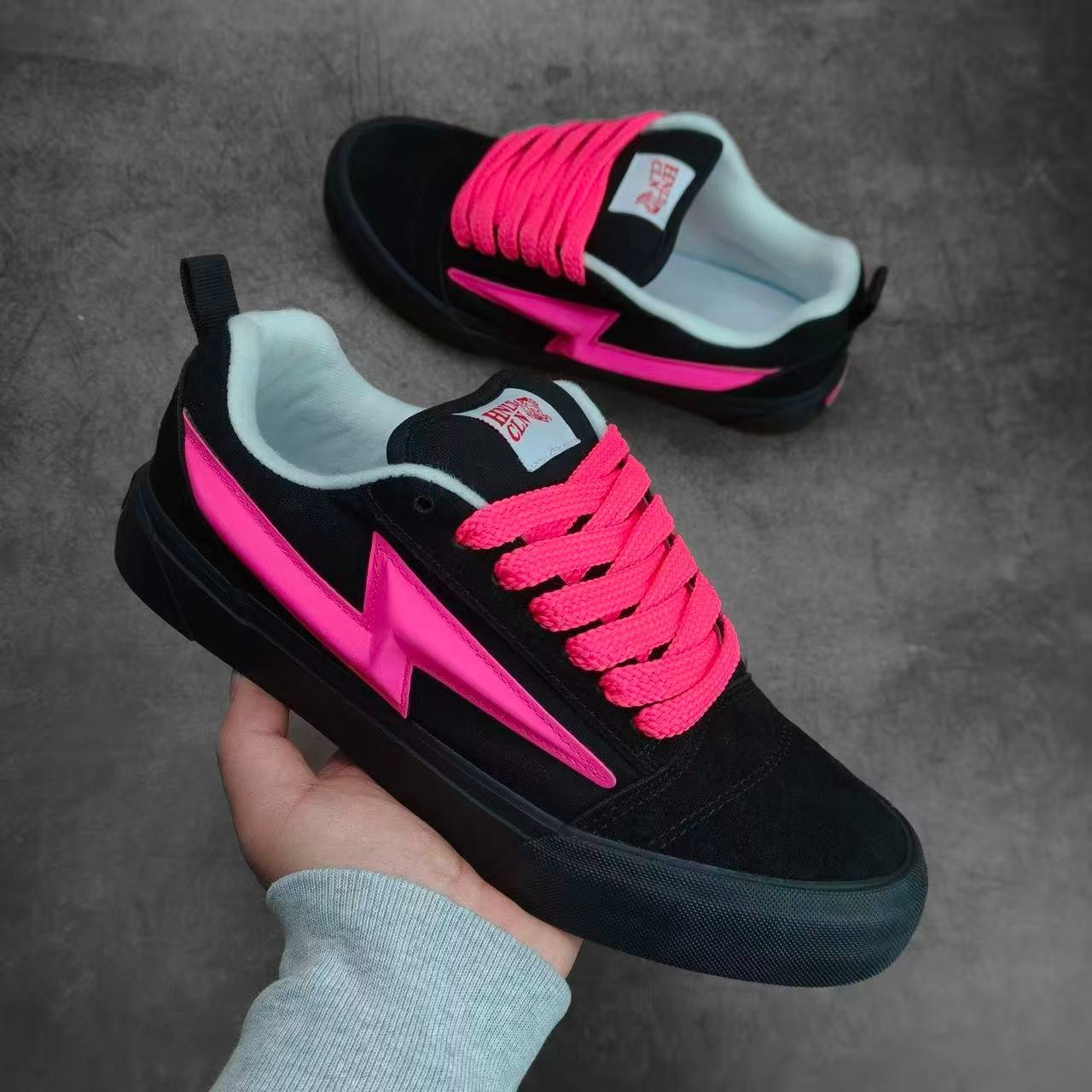 Damen Sportliche Sneaker im dynamischen Blitzdesign R&B