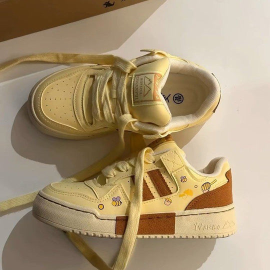 Damen Sneakers im verspielten Design mit bunten Applikationen und bequemer Dämpfung R&B