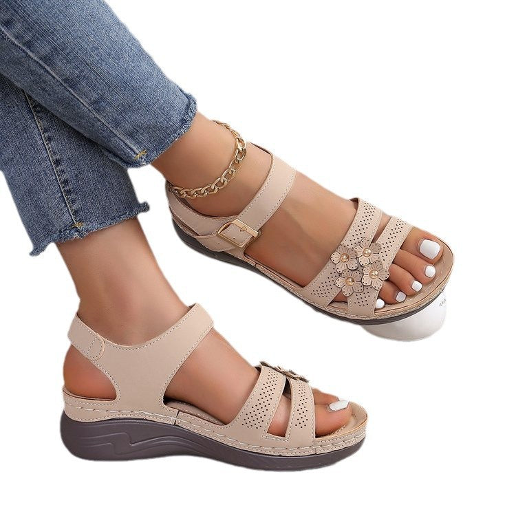 Damen Komfortable Sandalen mit floralem Lochmuster und verstellbarem Riemen R&B
