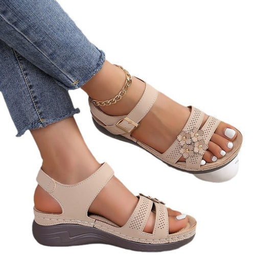 Damen Komfortable Sandalen mit floralem Lochmuster und verstellbarem Riemen R&B