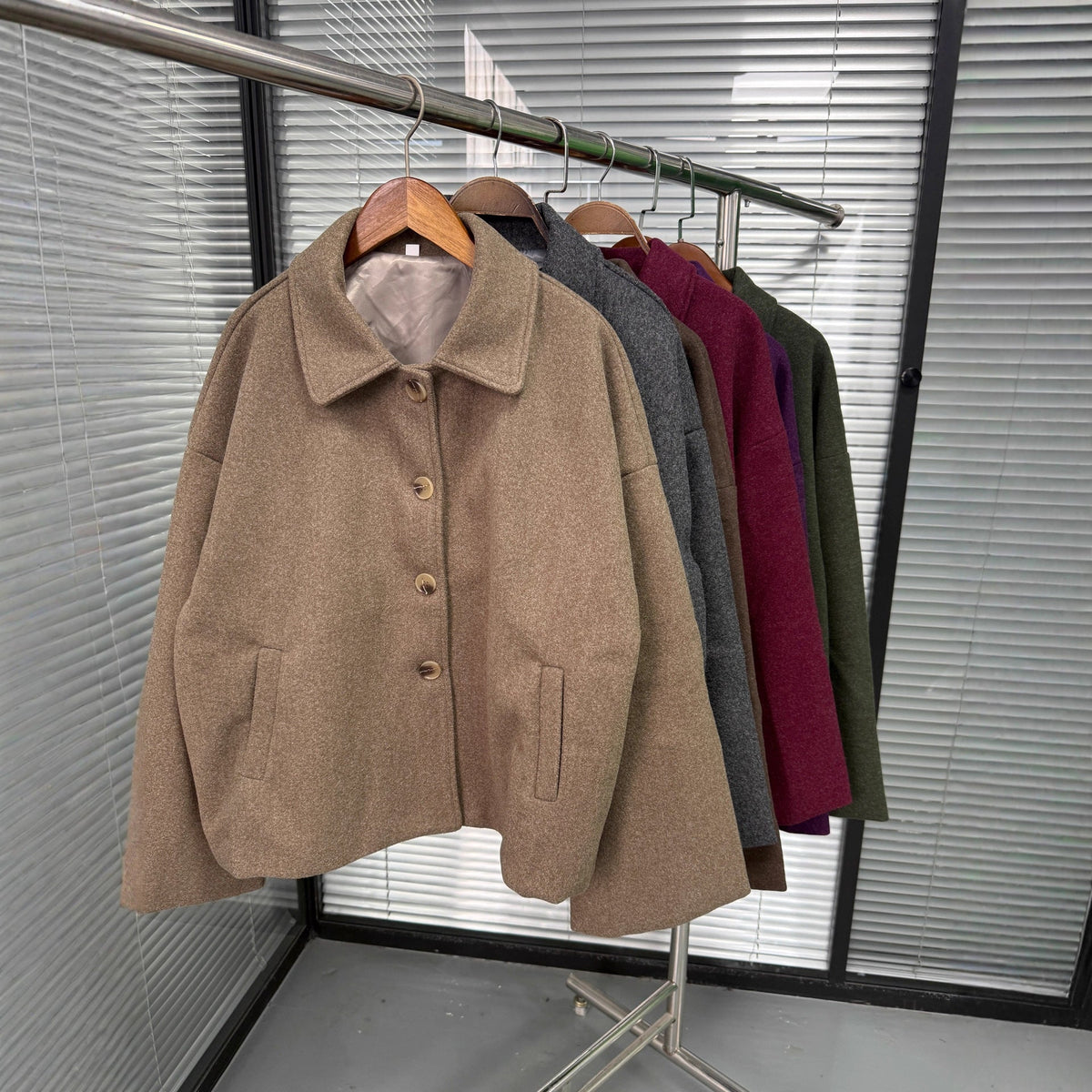 Damen Oversize Wolljacke mit dekorativen Knöpfen R&B