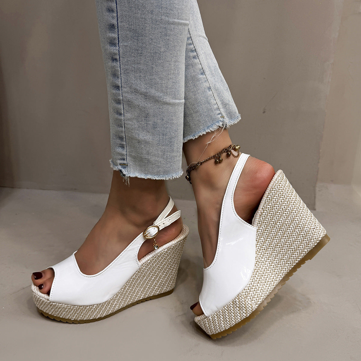 Damen Wedge-Pantoletten mit dekorativem Riemendesign und komfortabler Sohle R&B