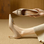 Damen elegante spitze Pumps mit dekorativem Schmuckelement