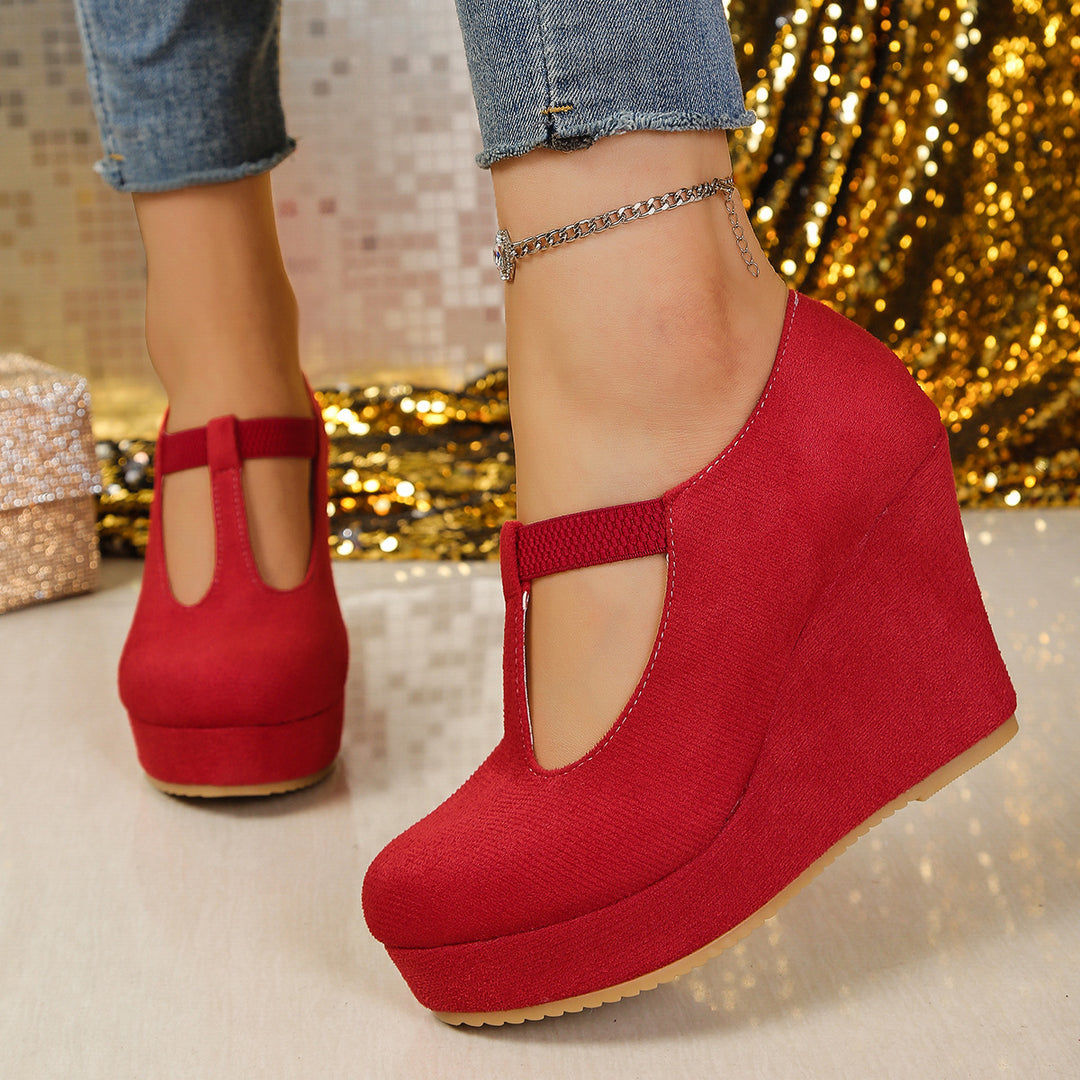 Damen Wedge-Pumps mit zierlichem Riemen und glänzendem Akzent R&B
