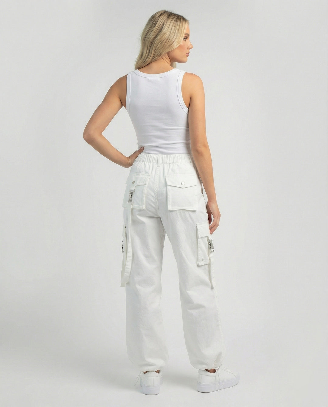 Damen weite Ballon-Cargo-Palazzohose mit seitlichen Klapptaschen Ösen- und Schnallenapplikationen Kordelbund R&B