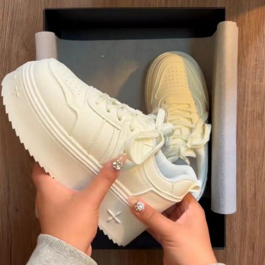 Damen Sneaker mit trendigem, strukturiertem Obermaterial und komfortabler Laufsohle R&B