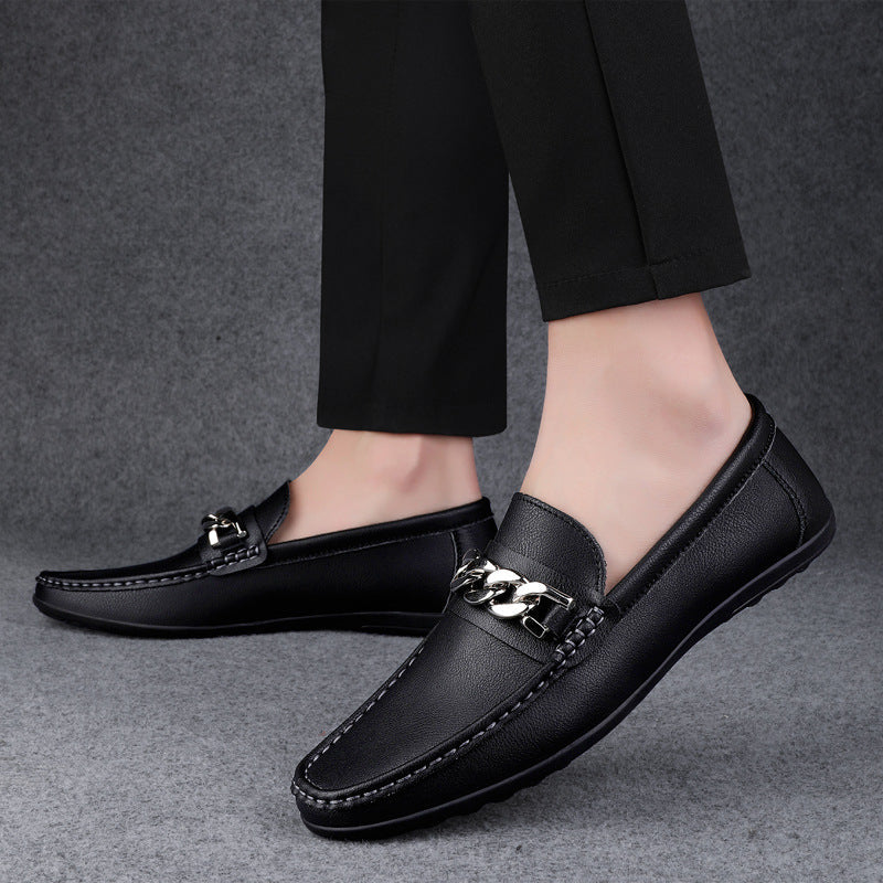 Damen Mokassins mit stilvollem Kettendetail