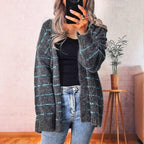 Damen Grobstrickjacke mit modischen Kontraststreifen und eleganten Knopfdetails R&B