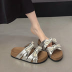 Damen modische Riemchen-Sandalen mit eleganten Schleifen und Perlen-Applikationen
