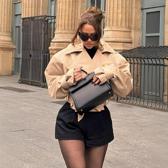 Damen Cropped Trenchcoat mit breitem Revers und Taillengürtel R&B