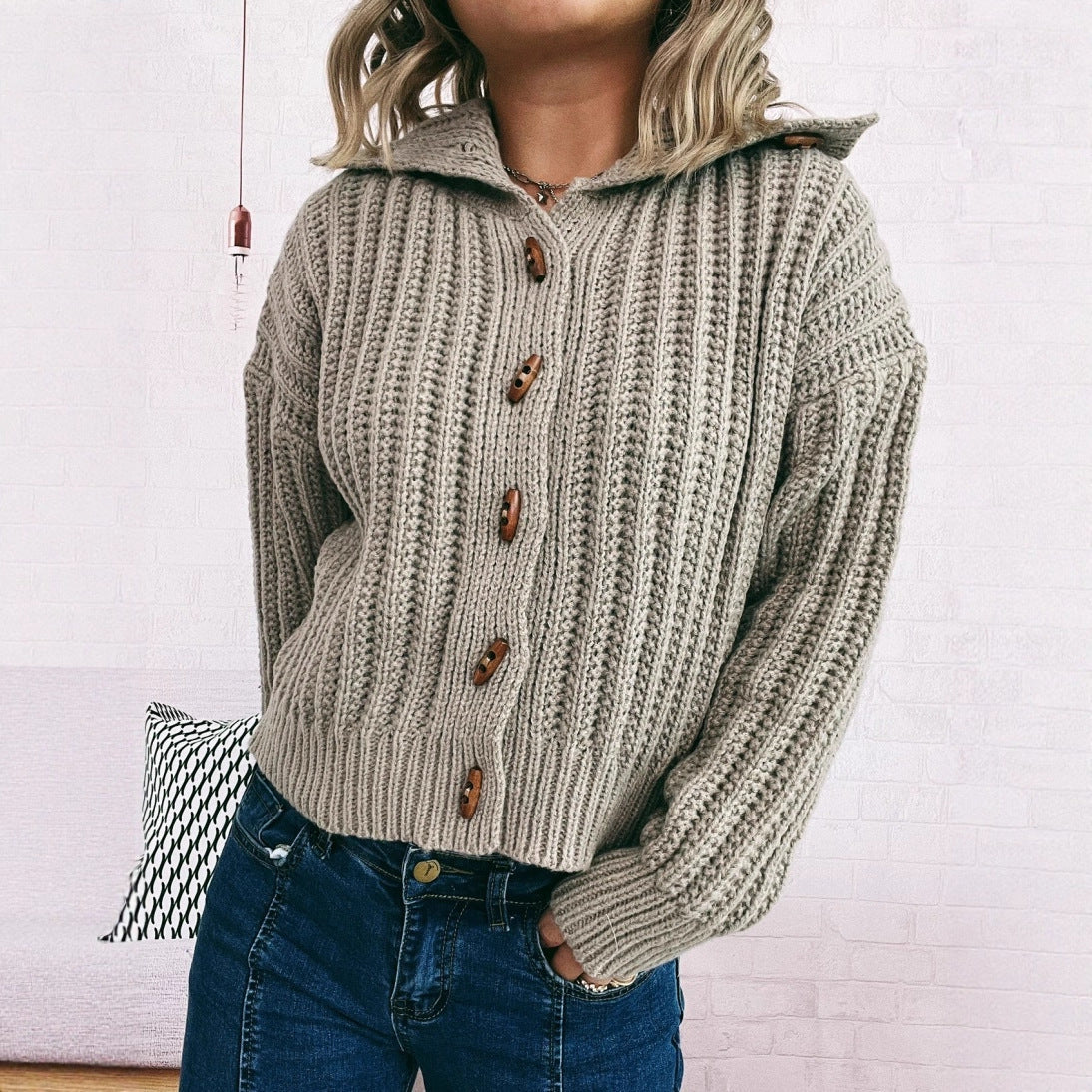 Damen Strickjacke mit dekorativen Knöpfen und strukturiertem Rippenmuster R&B
