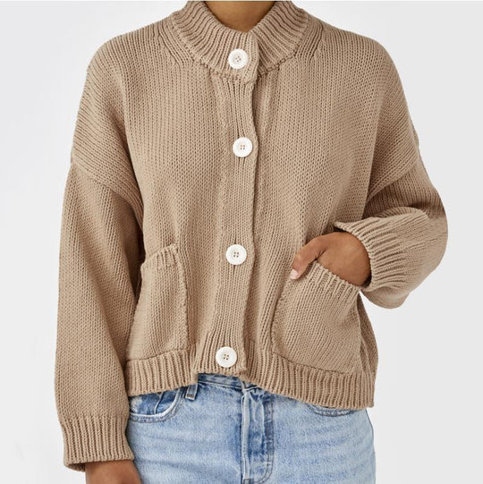 Damen Oversize Strickjacke mit Stehkragen und großen Knöpfen R&B