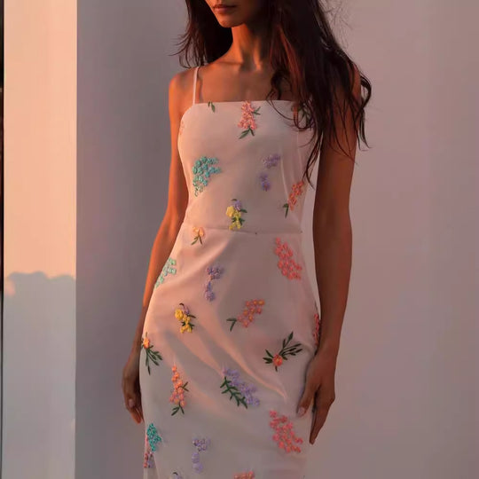 Damen Maxikleid mit floraler Handstickerei und zartem Trägerdesign R&B