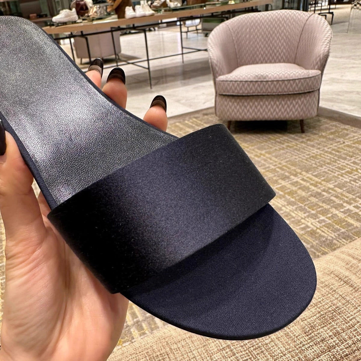 Damen Flache Slipper mit klassischem Riemendesign R&B