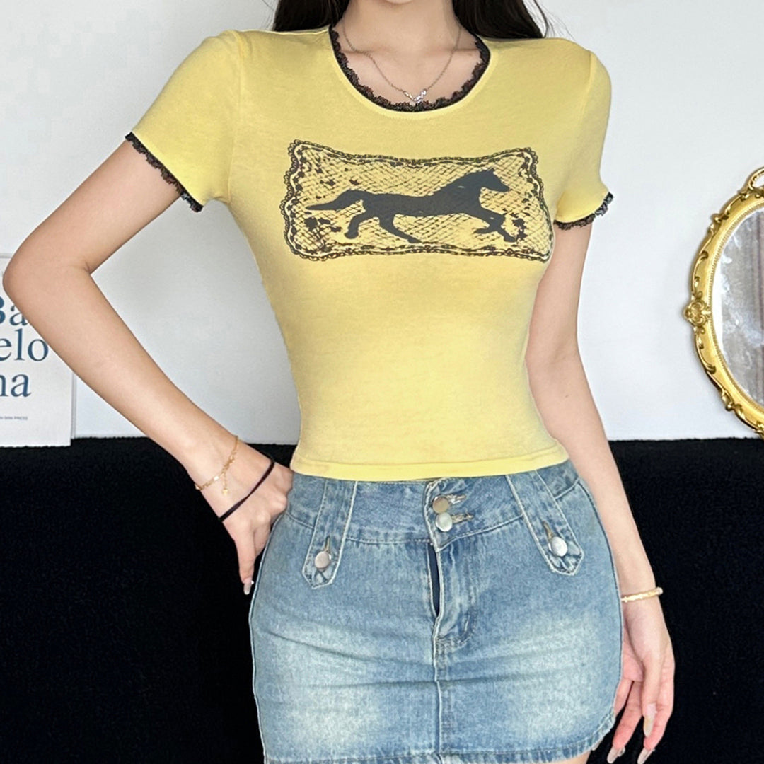 Damen Crop-T-Shirt mit raffinierter Spitzenverzierung und grafischem Print R&B