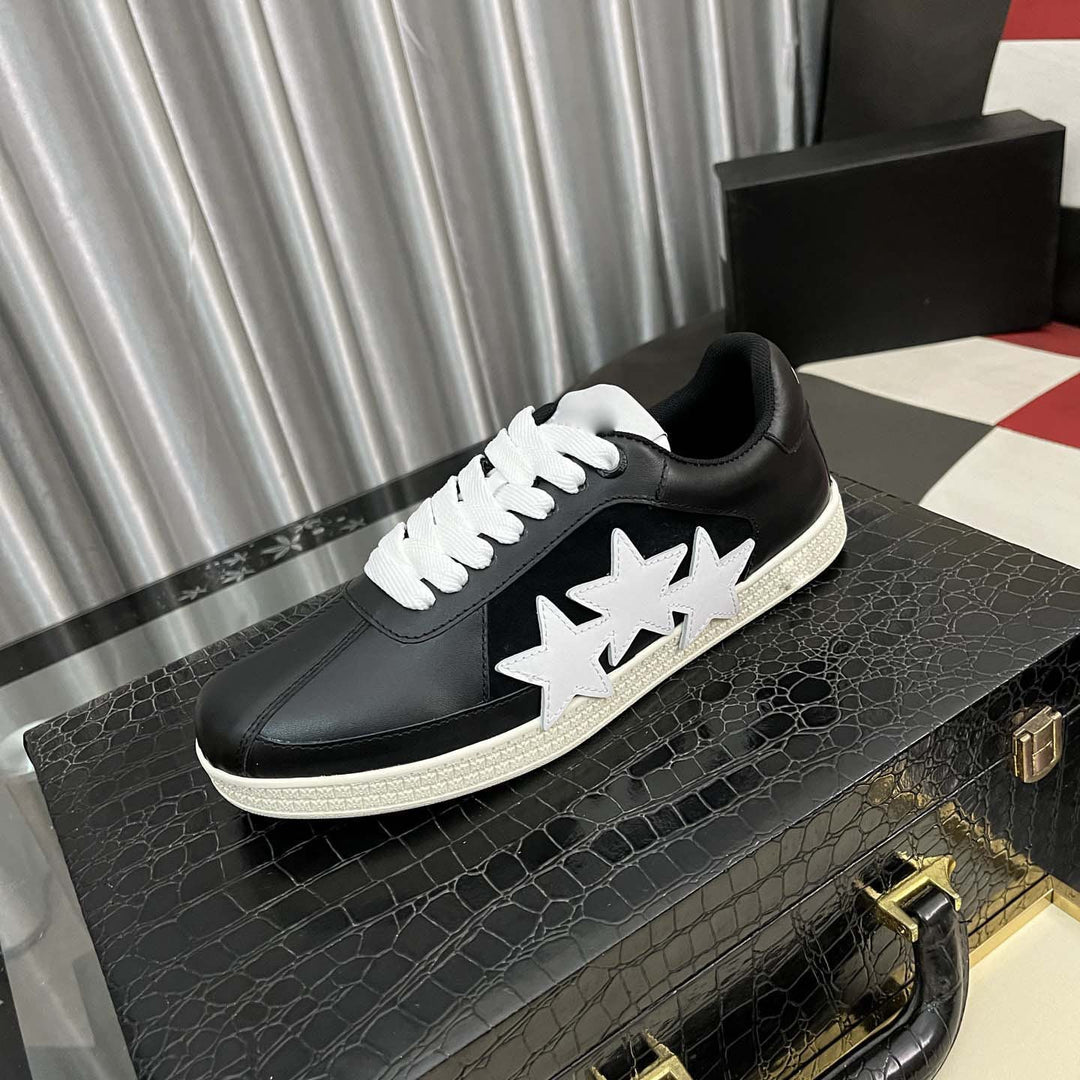 Damen Sneakers mit zusätzlicher Sternen-Applikation von R&B