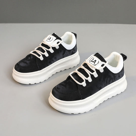 Damen Komfort-Sneaker mit dämpfendem Sohlenprofil und atmungsaktiver Obermaterialstruktur R&B