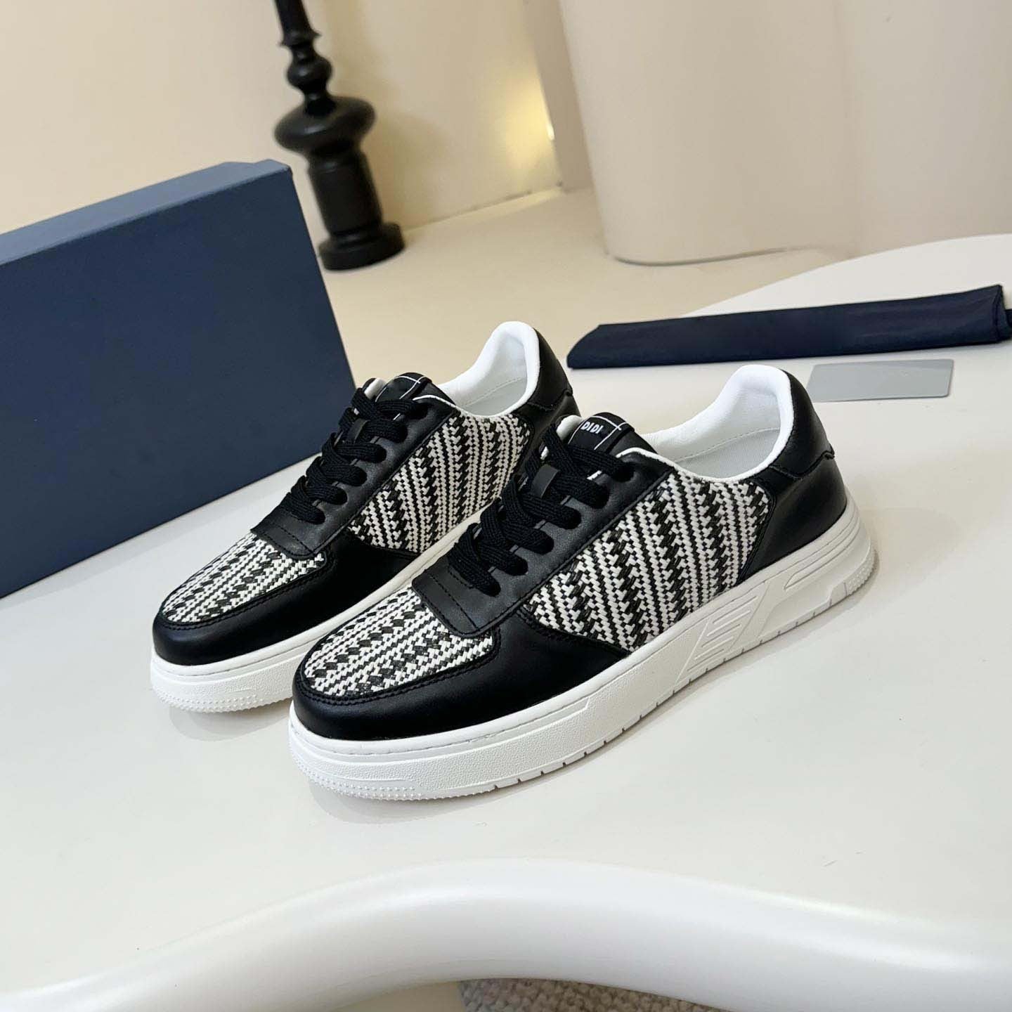 Damen Sneakers mit strukturierter Oberflächenkombination und gepolsterter Sohle R&B