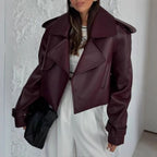 Damen Kunstlederjacke im cropped Stil mit modernen Details und praktischen Taschen R&B