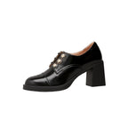 Damen Klassische Schnürpumps mit glänzender Lack-Oberfläche und stilvollen Schmuckdetails