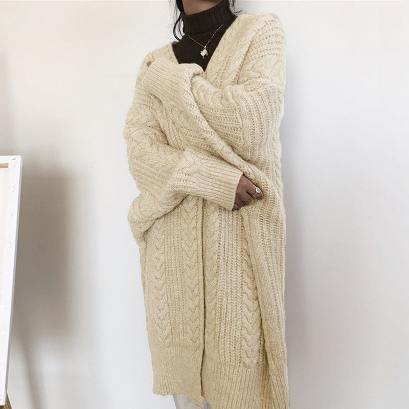 Damen Strickponcho mit tiefem V-Ausschnitt und trendigem Zopfmuster R&B