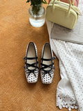 Damen Elegante und feminine Ballerinas mit dekorativen Riemchen und gepunktetem Muster R&B